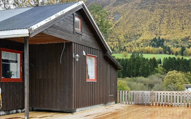 6 Person Holiday Home in Sæbø