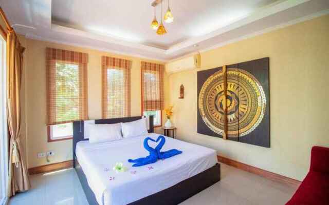 4 Bedroom Pool Villa 2  km from Walking street