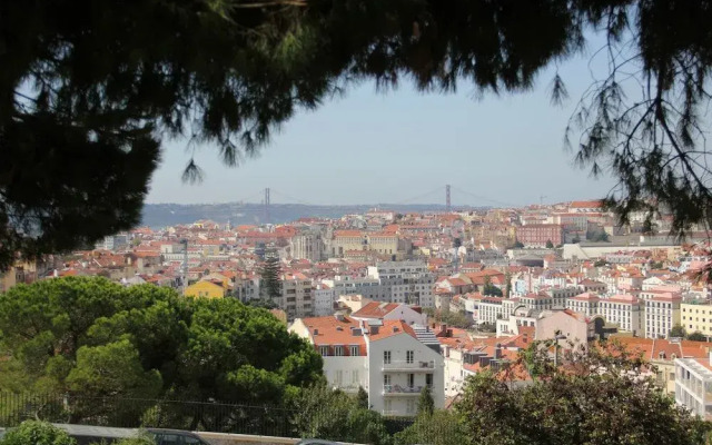 Old Lisbon - Graça Overview Point