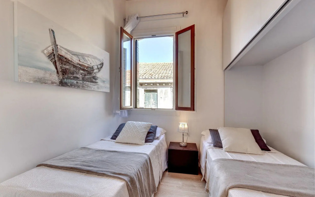 Rialto Botteri Apartments