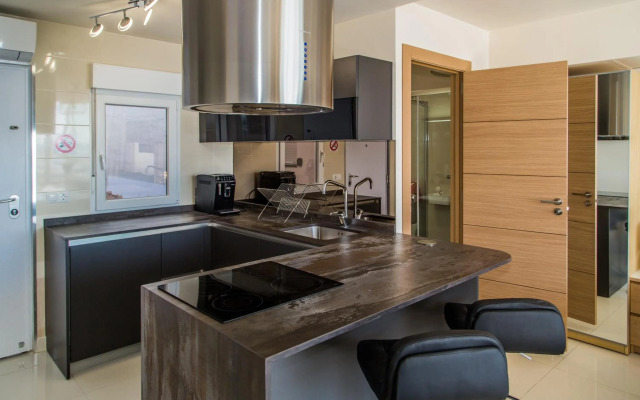 First Line P. Banus Sleeps 4