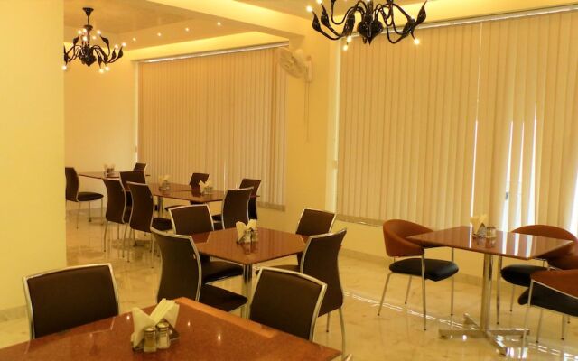 Hotel Sai Village Cyber Park