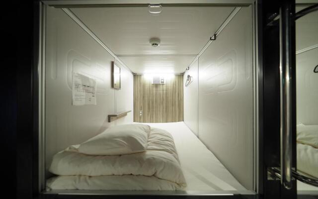 Leo Yu Capsule Hotel Nishifunabashi