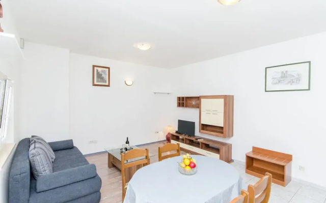 Apartments and Rooms Iva