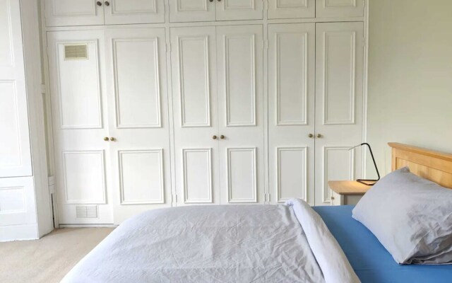 Serene 2 Bedroom Apartment in Clifton