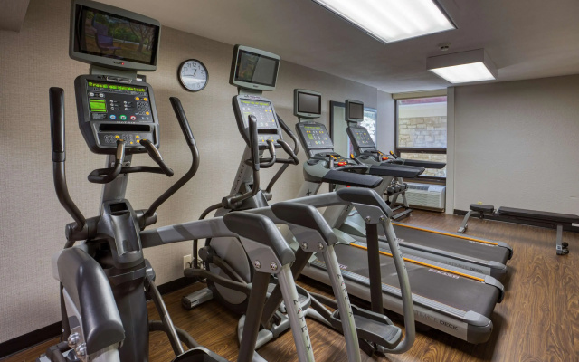 Drury Inn & Suites St. Louis Fairview Heights