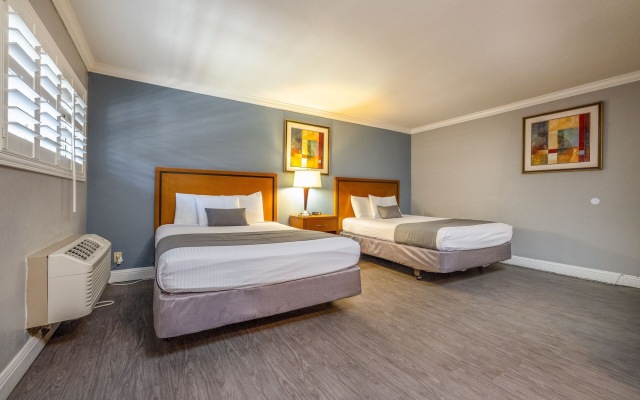 SOMA Park Inn – Civic Center