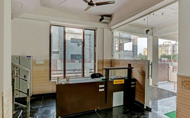 Hotel Black Bird by OYO Rooms