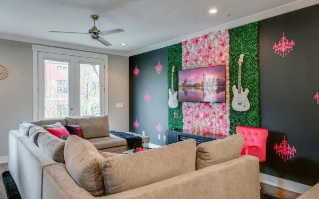 Close to the Gulch - Book Today