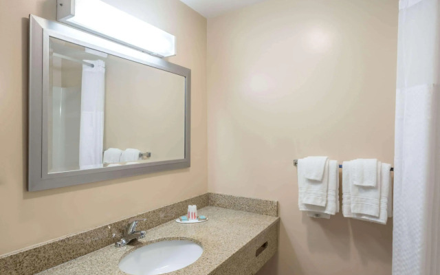 Days Inn by Wyndham Middletown/Newport Area