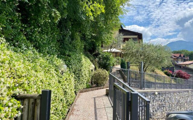 Appartamento con vista sul lago di Iseo e piscina