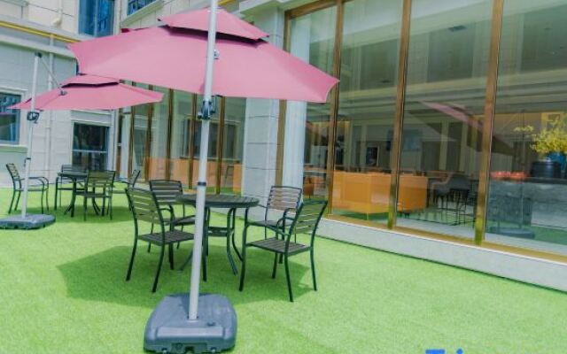 Vienna Hotel (Anshun Huangguoshu Guanling Bus Station)