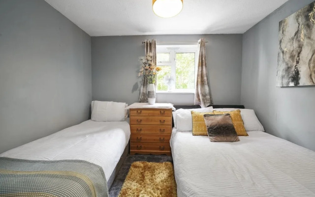 Spacious 5-bed House in Aylesford