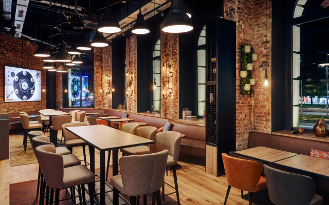 Me and All Hotel Hanover, by Hyatt