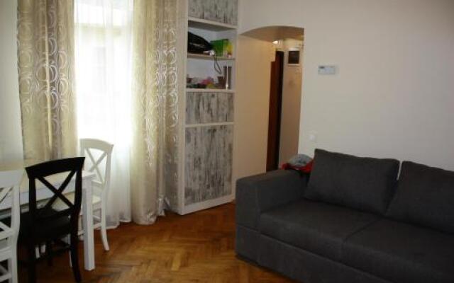 Hostel 12 chairs