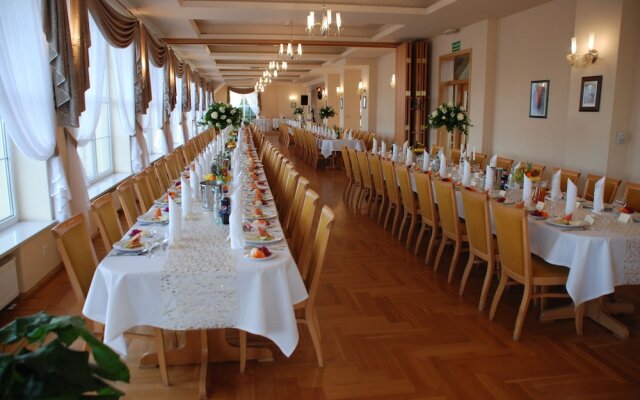 HOTEL I RESTAURACJA BIELANY. Noclegi. Sale Konferencyjne. Wrocław