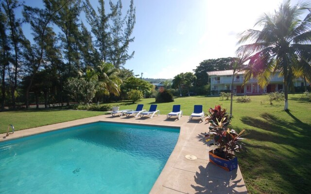 Miramar Villas, 6br by Jamaican Treasures