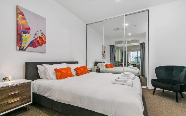 Zodiak Central 2 BR Apt Free Parking Gym