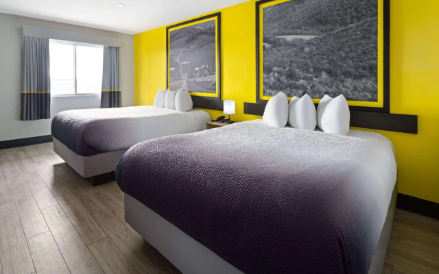 Super 8 by Wyndham Hazleton