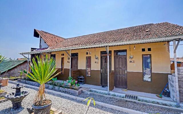 Spot On 91425 Mekargalih Homestay Syariah