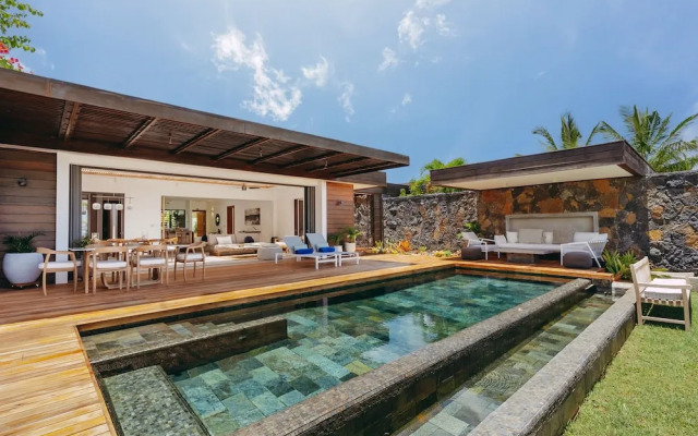 Peninsula Beach Villa with LOV