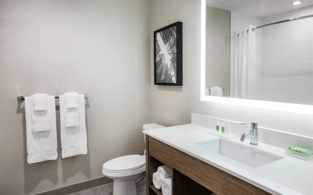 Holiday Inn Hotel & Suites Calgary South Conference Ctr