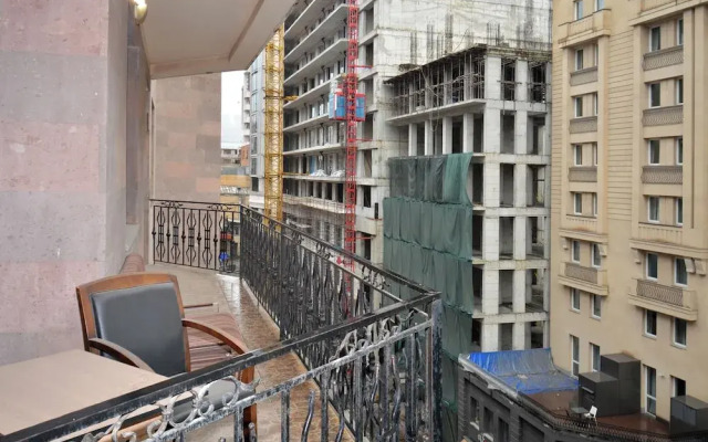 North Ave. Apartments by Luxe Group HH55