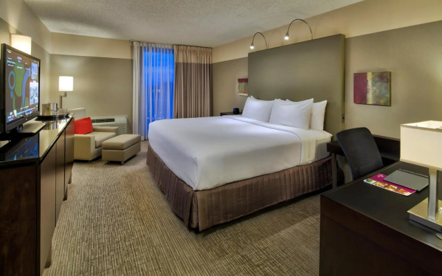 Crowne Plaza Chicago West Loop by IHG