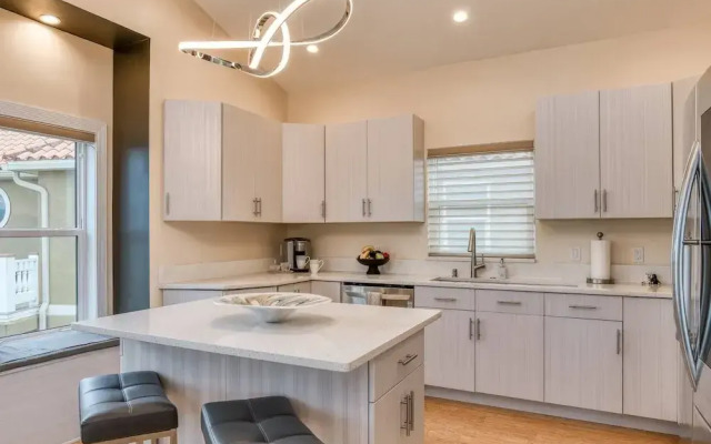 Dolphin Bay Apartment