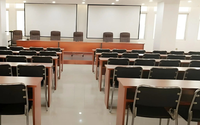 GreenTree Inn Fuyang Technician College