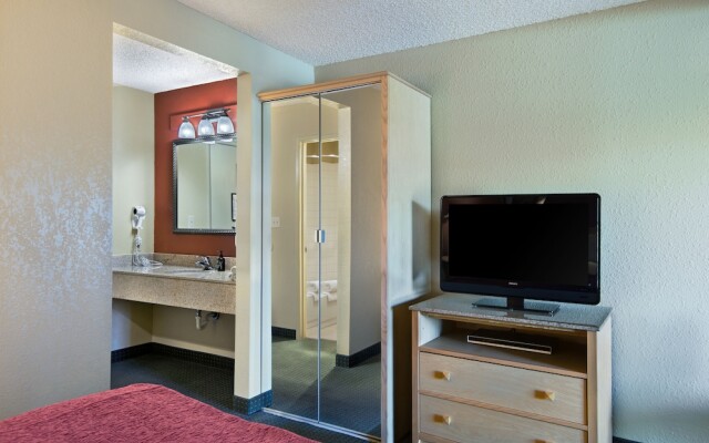 Oxford Inn & Suites Lancaster