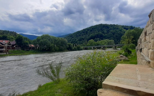 "Обійми гір"Котеджі