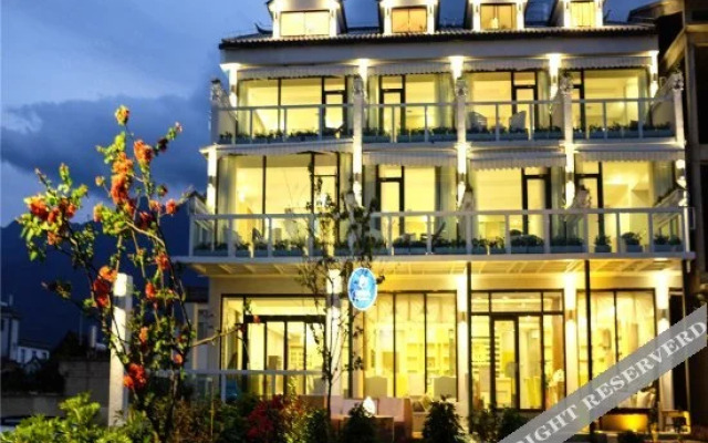 Yinhua Lake View Garden Hotel