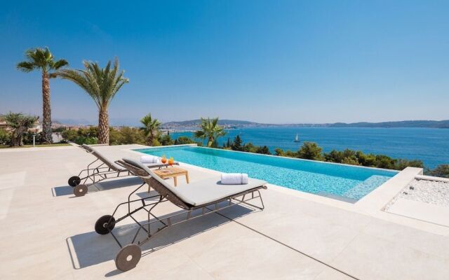 Ultraluxury Villa Elyzeum