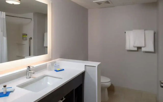 Holiday Inn Express & Suites Tulsa Downtown By Ihg