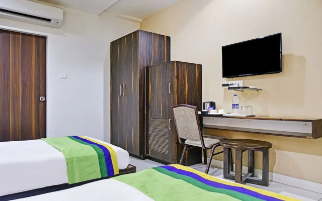 Treebo Trend Western