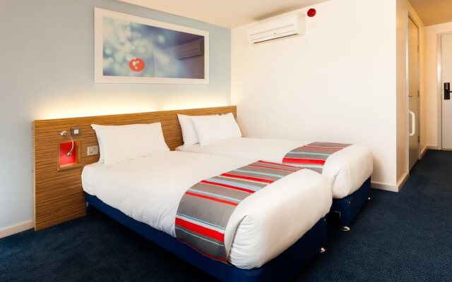 Travelodge Cardiff Central Queen Street