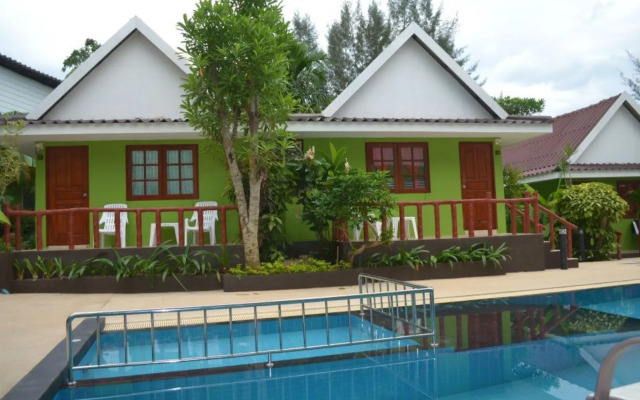 Khaolak C-nior Bungalows