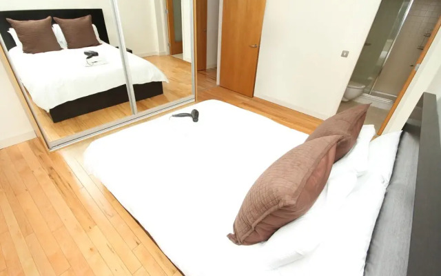 Forbes Street Luxury Apt