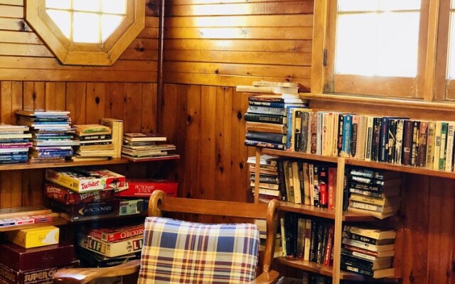 Green Gables Bungalow Court