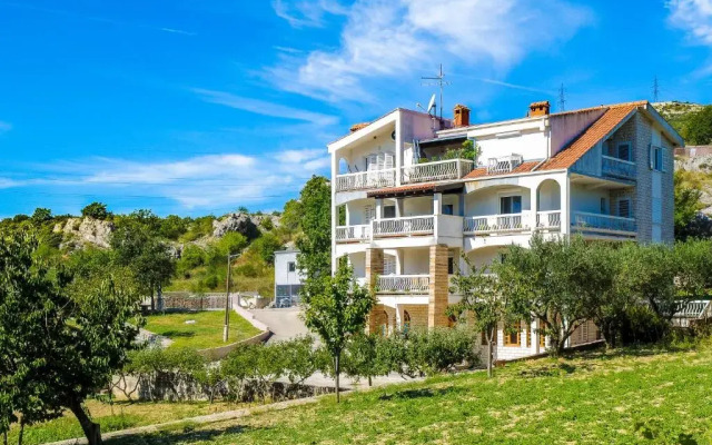 Room and Apartment Perlica