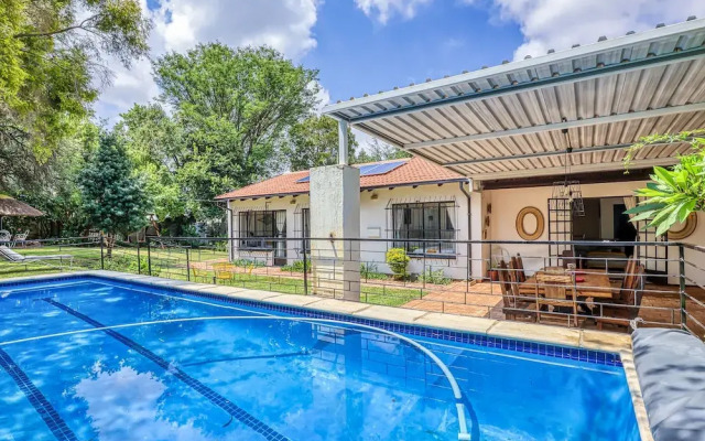 Chic Midtown Studio-1 Bed-solar-pool-fibre-samrand