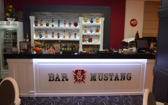 Mustang Hotel