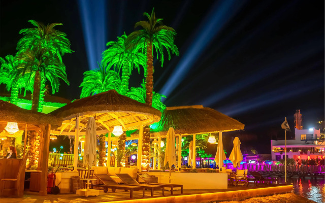 Cratos Premium Hotel & Casino