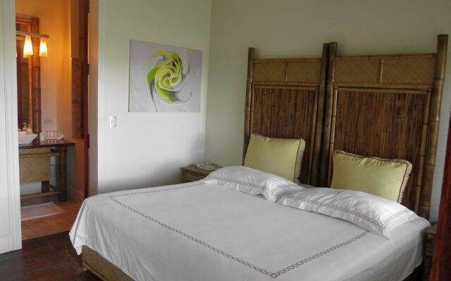 Iguana Lodge Beach Resort