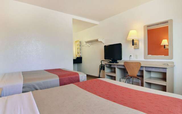 Motel 6 San Angelo, TX