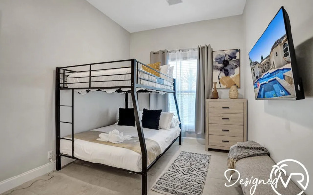 8-BR with Pool & Mini-golf & Soccer