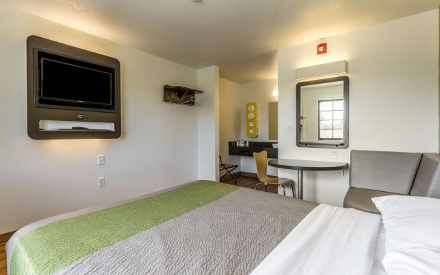 Motel 6 El Paso, TX - East