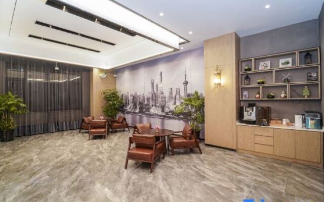 Weiting Hotel (Shanghai People's Square Subway Station Changzheng Hospital Branch)