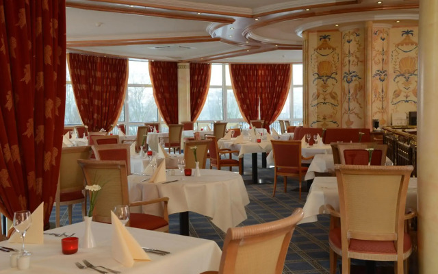The Monarch Hotel